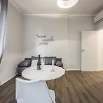 Cucchiari 6b Апартаменты Модена
