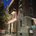 Cucchiari 6b Апартаменты Модена
